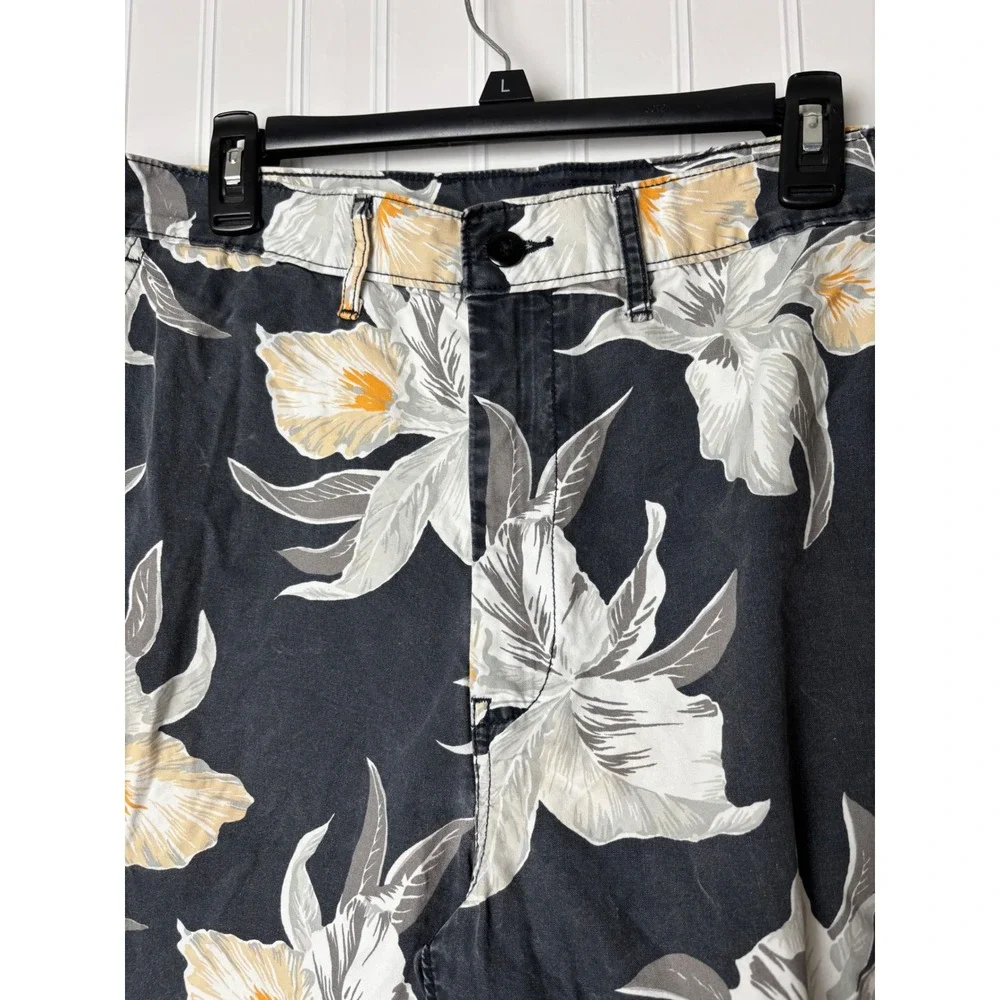 Levi Strauss Mens 38 Tropical Floral Print Flat Front Casual Shorts Black Gray